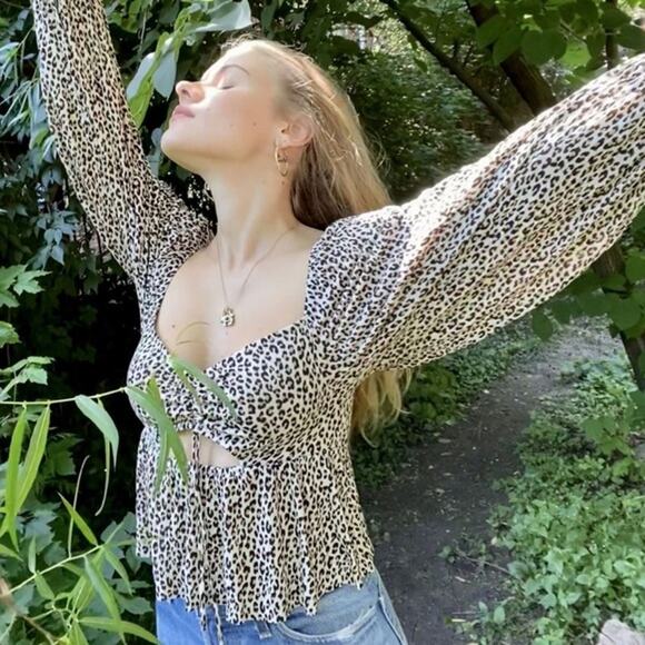 Urban Outfitters Leopard Cutout Peplum Crop Top Size S - Picture 2 of 13